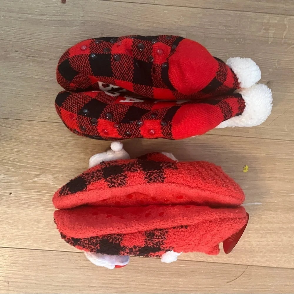 Set of 2 Cozy Christmas Slipper Socks – Fuzzy Babba & Legale – Size 4–10